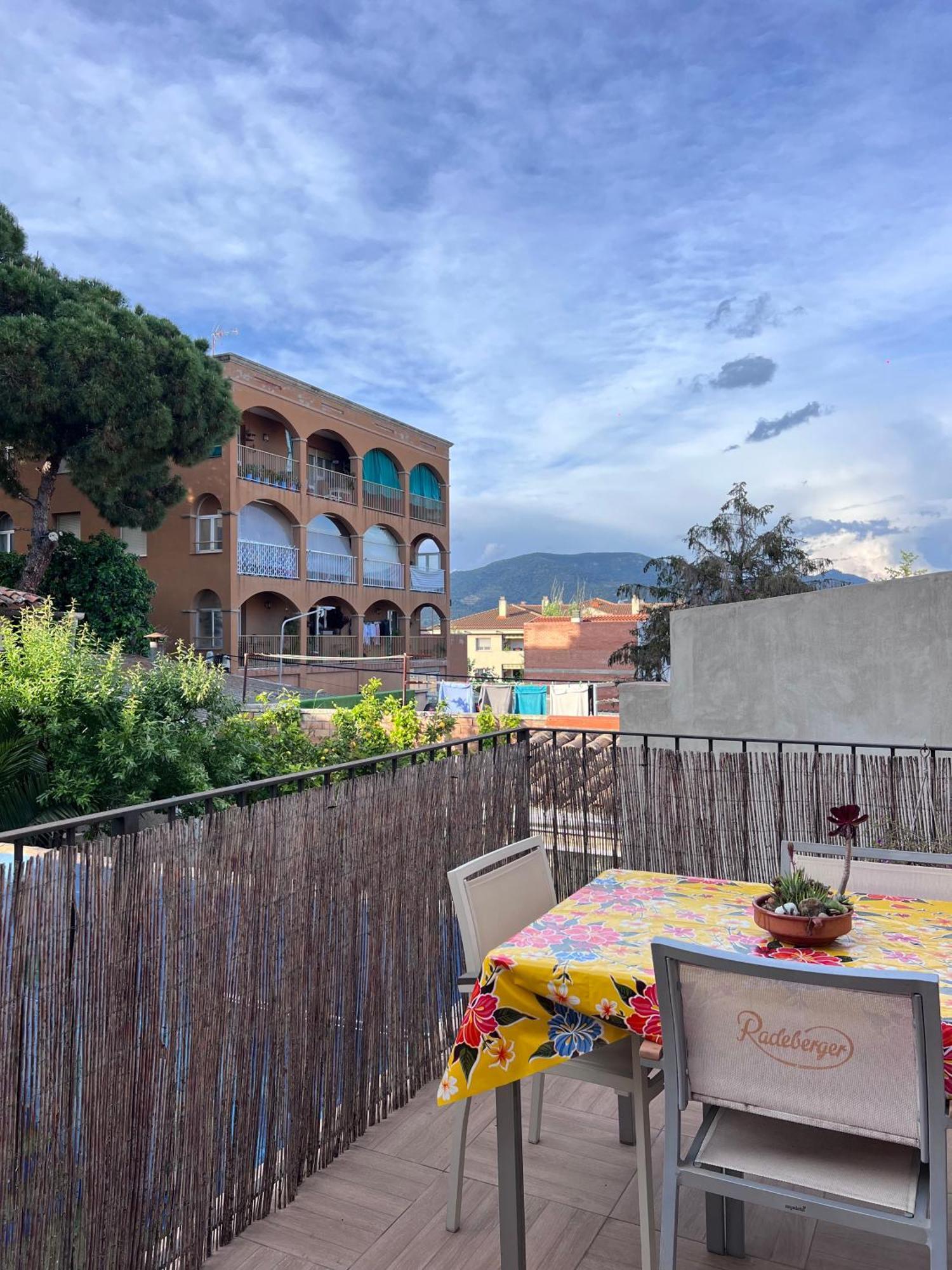 Alojamiento Con Encanto En Planta Superior Ideal Para Trabajo Y Escapadas Familiares En Montserrat Esparraguera Bagian luar foto